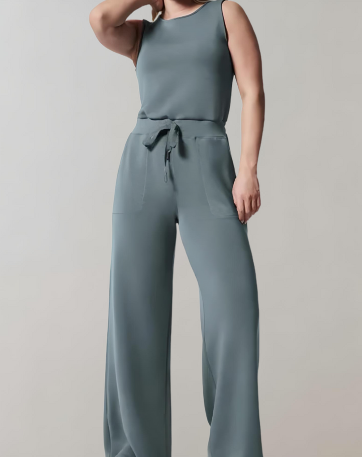 Nancy - schmal geschnittenes ärmelloses Oberteil, lange Hose Jumpsuit mit Gürtel