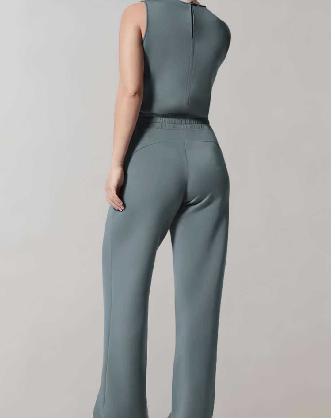 Nancy - schmal geschnittenes ärmelloses Oberteil, lange Hose Jumpsuit mit Gürtel